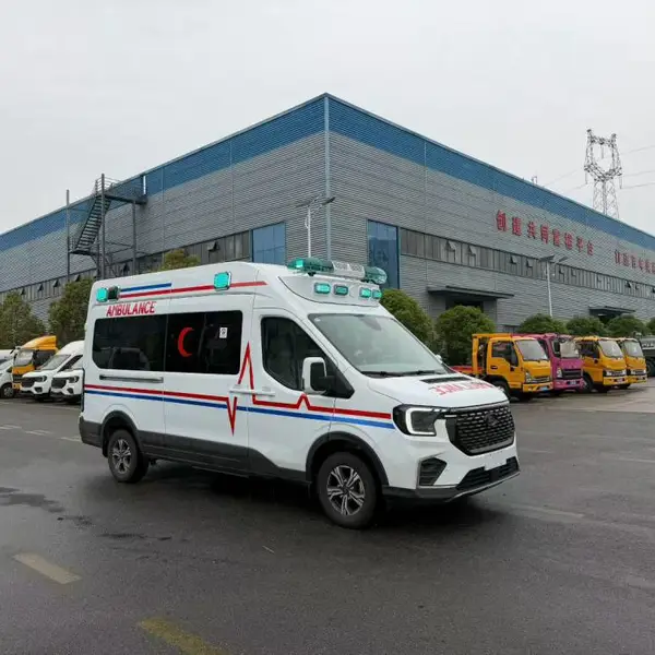 源头厂家福特T8四驱医疗救护车 监护型救护车 自动挡救护车图片