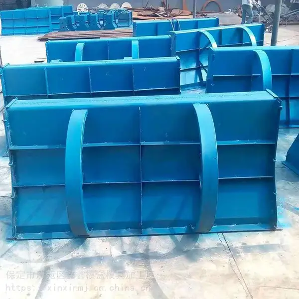 福建中央隔离带模具 隔离墩钢模具标准 水泥隔离墩铁模具 鑫鑫