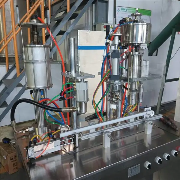 小型全自动 聚氨酯发泡胶灌装设备 泡沫胶生产机器设备