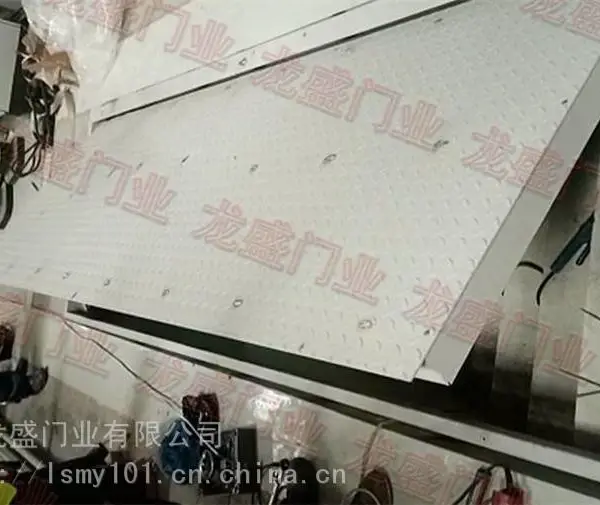 地下室隐藏门地下酒窖隐藏门安装隐形门地下室电动暗门