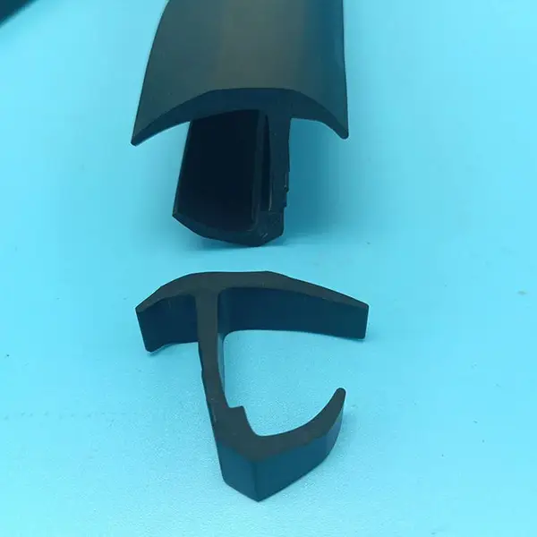 供应货箱挂车车厢工具箱尾门内防水密封条 车门防撞耐磨胶条