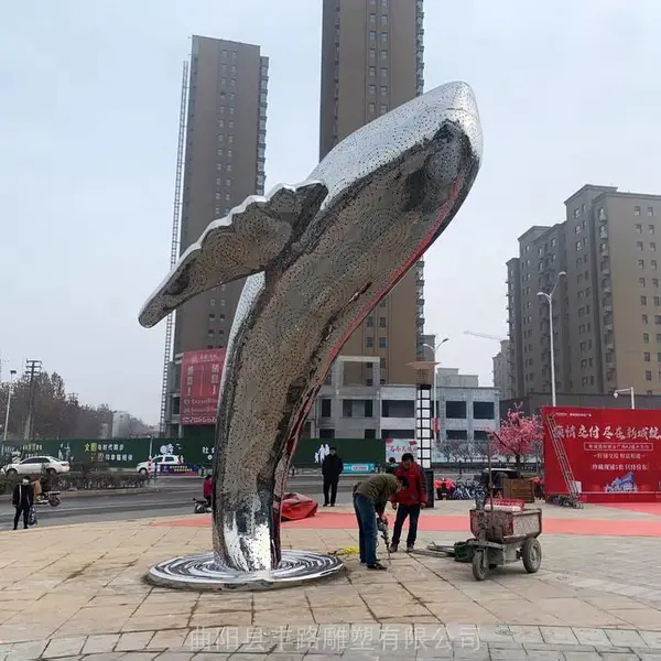 定制不锈钢鲸鱼雕塑大型户外金属镂空白钢校园林商城摆件