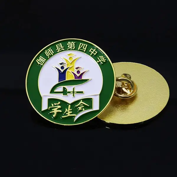 �콾���ʰ�ȫѧУ����ѫ�¶������ƽ�ͭ���½��¶���