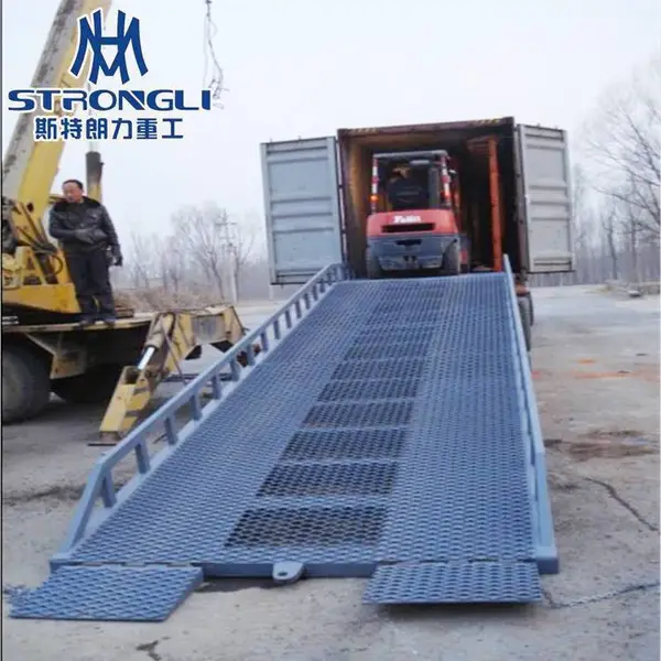 物流移动式起重装卸平台 8吨10吨12吨卸货斜坡台 移动液压叉车登车桥