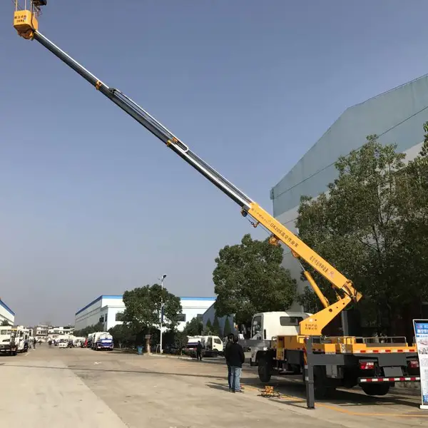 程力高空作业车|32米直臂式高空作业车厂家|安全系数高的高空作业车