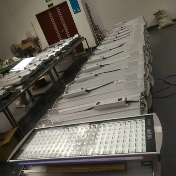 о����XPD-P01 ��Ӧ0-10V����·�� 252WLED·��ͷ LEDƽ��·��