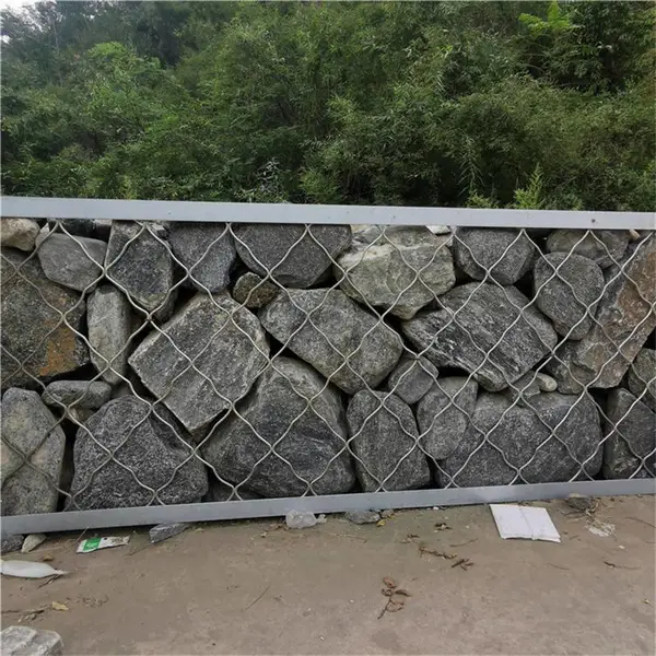 灰色挡土墙垒墙石 乱石青色浆砌石 花岗岩河道垒墙石