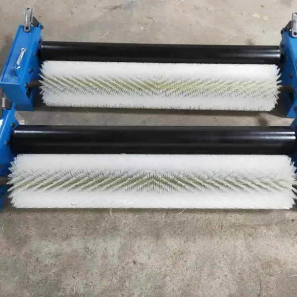 滚刷式输送带清扫器 被动旋转式水泥厂洗煤厂刷料器 铁壳通轴款