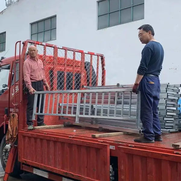 供应鼓楼百叶窗厂 环保热镀锌百叶窗厂家安装 这样设计大气简单