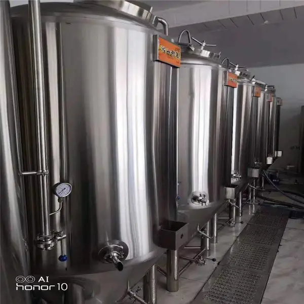 小型自酿啤酒设备主要设备有哪些 300升精酿啤酒设备