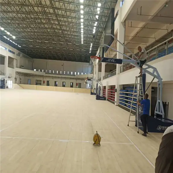 室内钢结构篮球馆侧装灯具 篮球馆大功率LED投光灯