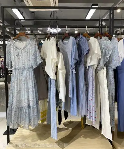 回收服装、女装、马甲、小背心、吊带、抹胸、夹克、棒球服 、毛呢外套、风衣、羽绒服、棉衣、皮衣、短外套