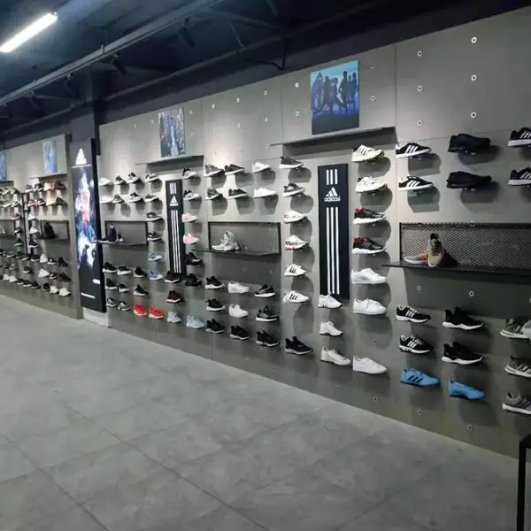 绝地反击 耐克阿迪达斯折扣店加盟