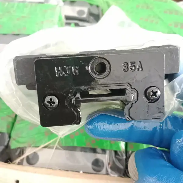 数控铣床滚柱型直线导轨滑块DZ85ZCL四方型侧面集中润滑油嘴