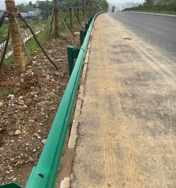 焦作生产直销防腐防撞波形护栏国标镀锌喷塑高速公路护栏板