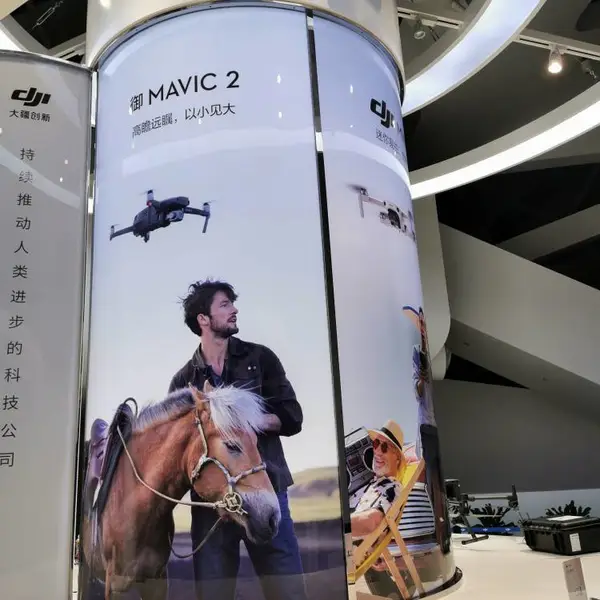深圳2880dpi高精度UV打印、3米灯片、3.2米宽幅PET灯箱片