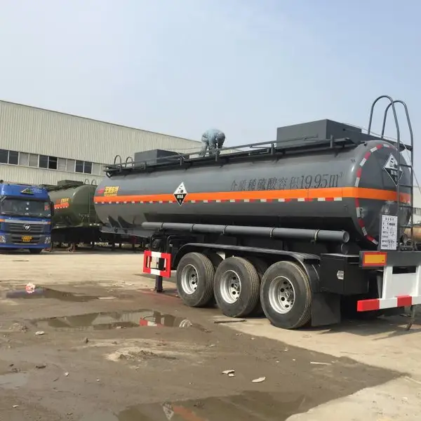 新***9类危险品罐车,9类危废液体罐车 内滚塑罐车高***