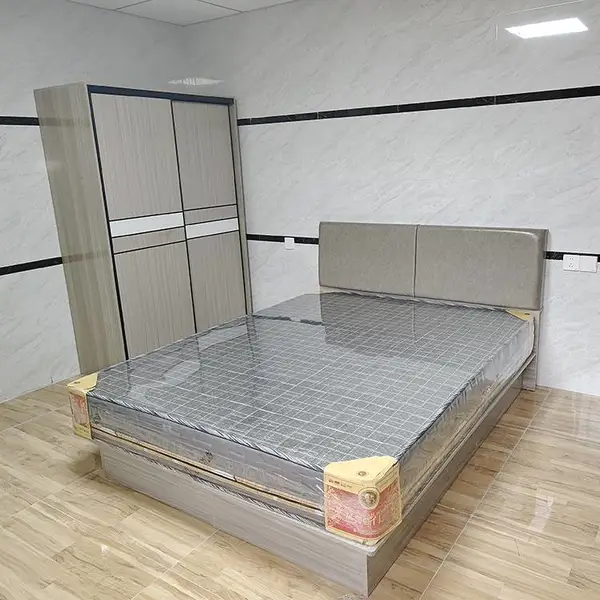 泉州舒适双人床,温馨浪漫空间 北欧实木床1.8米双人床舒适软靠背现代简约矮床