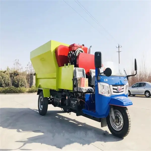 柴油撒料车 18马力牛羊饲料撒料车 振远畜牧养殖设备