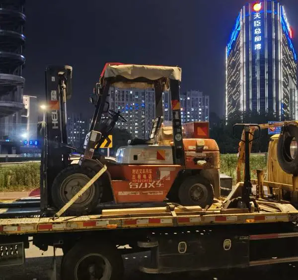 上海松江区吊车出租连富路叉车出租随车吊工厂搬场机电安装