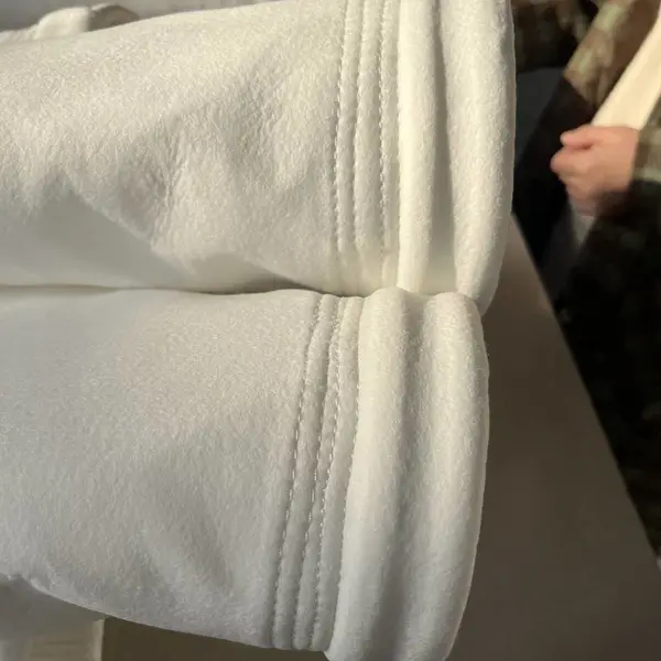 【鑫泉环保材料】盐城电厂除尘用涤纶滤袋 500g针刺毡防静电除尘布袋