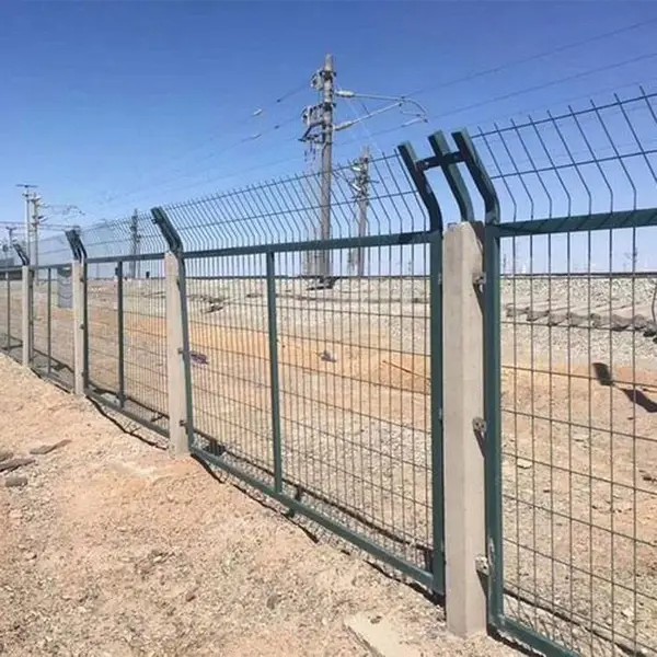 墨绿色浸塑铁路防护栅栏 混凝土立柱铁路护栏网 客运专线封闭围栏