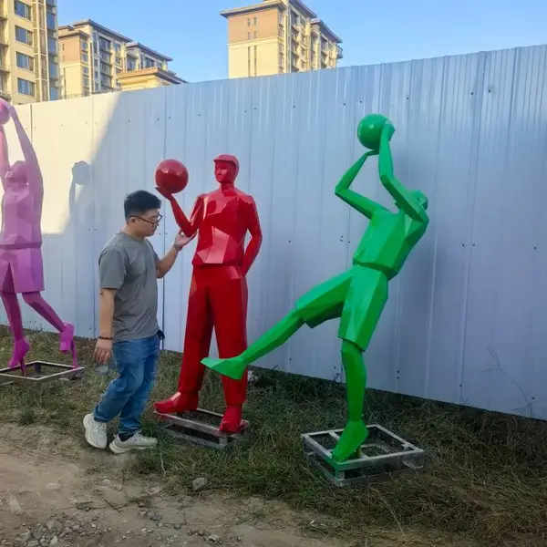 运动人物雕塑 象征着人类对体育的热情和追寻