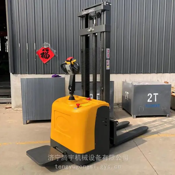 半自动堆高车1.6米手推式电动堆高车2米济宁腾宇手推式2.5米叉车