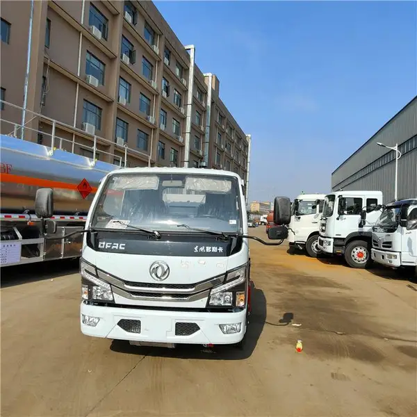 东风蓝牌油罐车 小型加油车 市内穿梭油品运输车