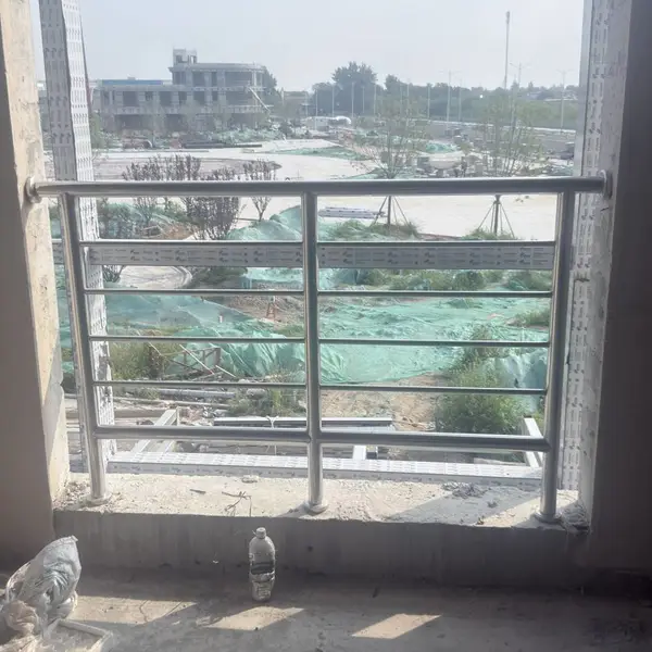 全国供应北京天津江浙沪三亚江浙沪北京304不锈钢楼梯玻璃立柱家装别墅阳台楼梯栏杆立柱不锈钢扶手