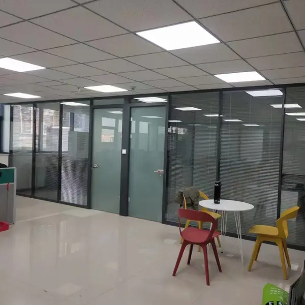 资兴市凯冠缘办公室玻璃隔断防火玻璃隔墙创造产品的灵魂百叶窗高隔间 时代锻造品牌