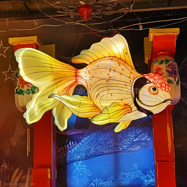 商务酒店室内软装饰广告设计餐饮招牌金鱼花灯造型自贡华亦彩公司设计制作厂家直销