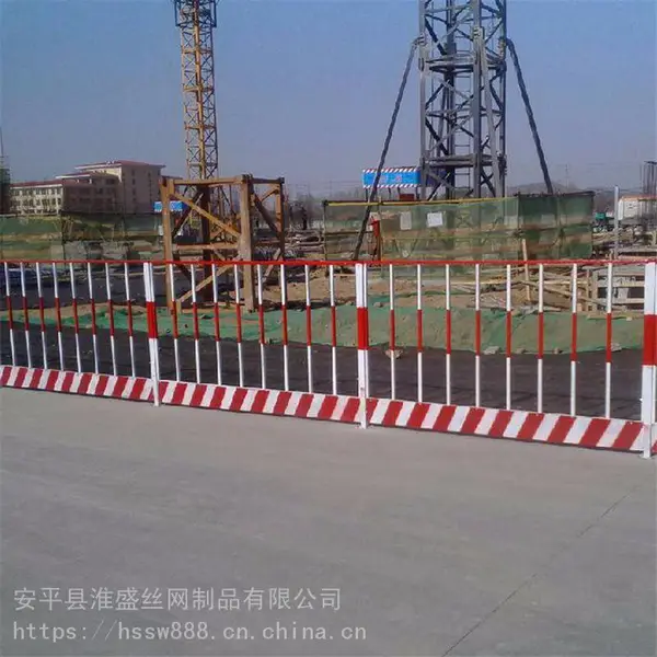 配电检修护栏_淮盛铁丝喷塑护栏网_浸塑抗老化护栏网供应