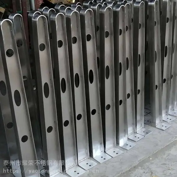 耀荣 施工现场玻璃雨棚不锈钢支架 Q235B焊接钢梁1米-6米均可定制