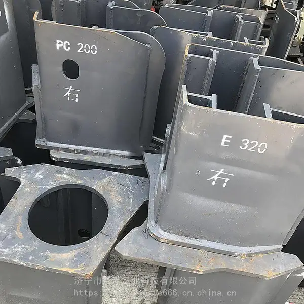 PC200挖掘机引导轮导向架 前叉支架铁座底盘件防护 适用挖掘机配件