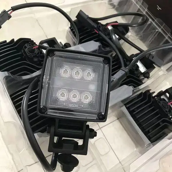 挖掘机大臂灯 超亮工程车灯 机械工具灯箱大灯 鹍腾