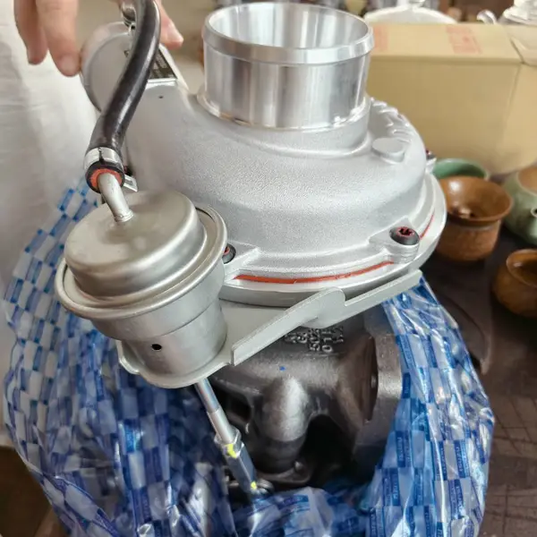 五十铃6HK1发动机涡轮增压器总成1-87618388-08-98257048-0发动机涡轮增压器总成