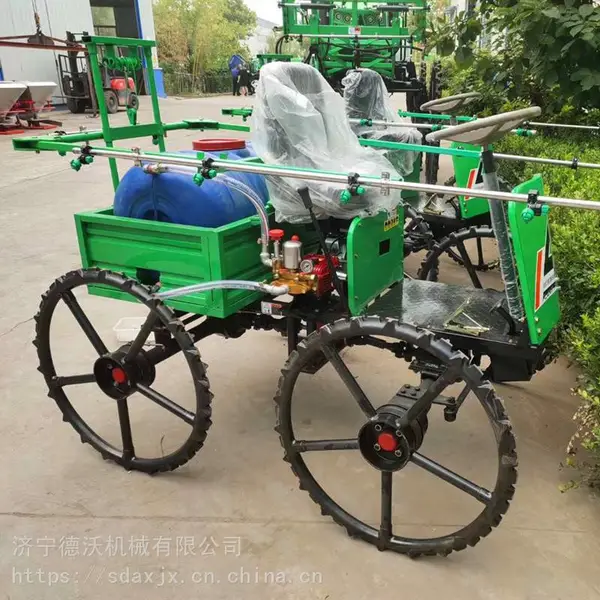 云南楚雄果园用四驱打药机小型四轮打药机多少钱