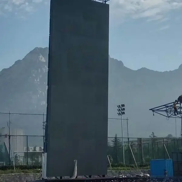 ������������ѵ������ǽ,Ұ����ʯǽ,�����˶���չ��������ǽһվʽ����