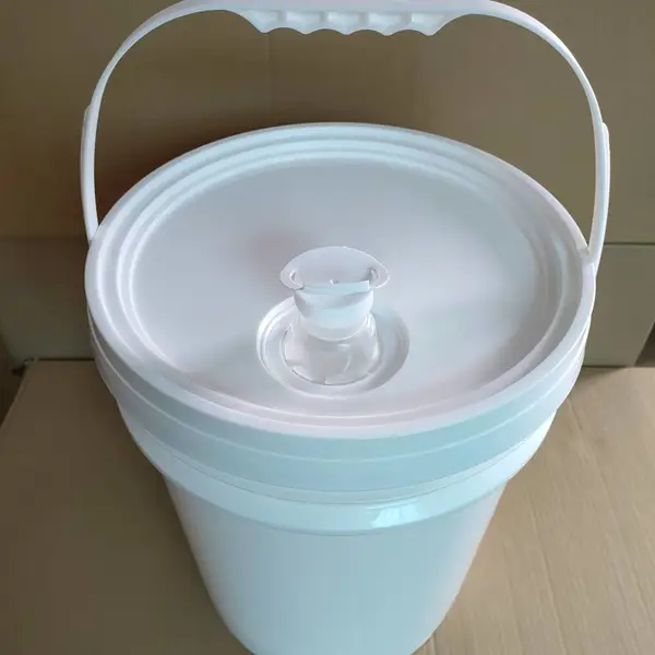 18L带机油嘴胶桶 带咀塑料桶 18公斤油桶 18L塑胶桶 涂料桶
