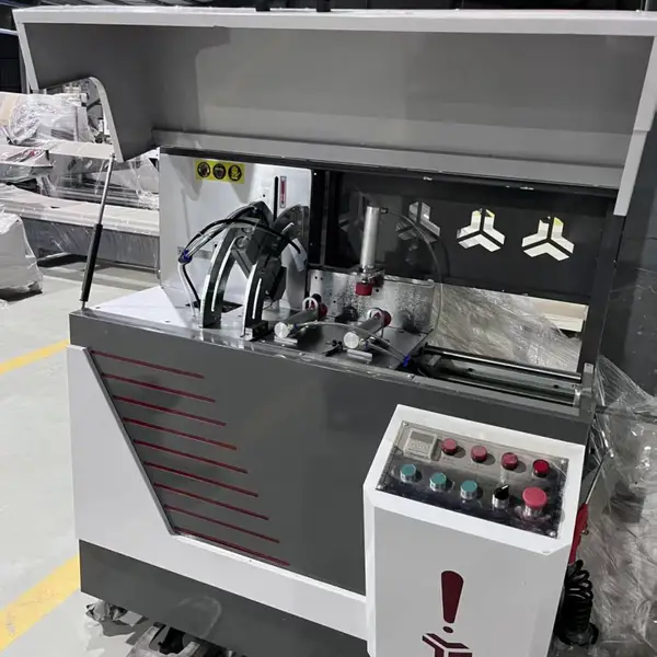 越辰厂家供应系统门窗全套加工设备 门窗设备供应厂家