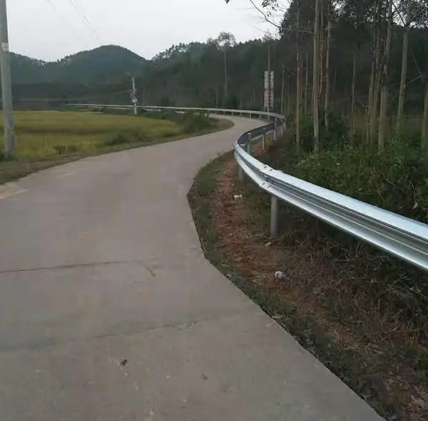 东莞乡镇公路波形护栏安装 高速公路防撞栏杆 道路波形梁护栏板