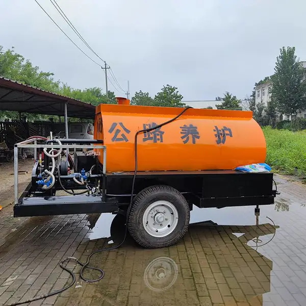 车载式乳化沥青撒布机 公路养护专用撒布车 加热沥青道路喷洒机