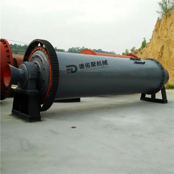 白云石磨粉机 高岭土超细粉加工设备 蛭石磨粉球磨机