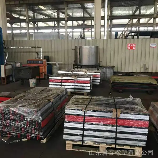 直销高分子耐磨缓冲条新疆输煤皮带输送机落料缓冲条1500*100*75mm