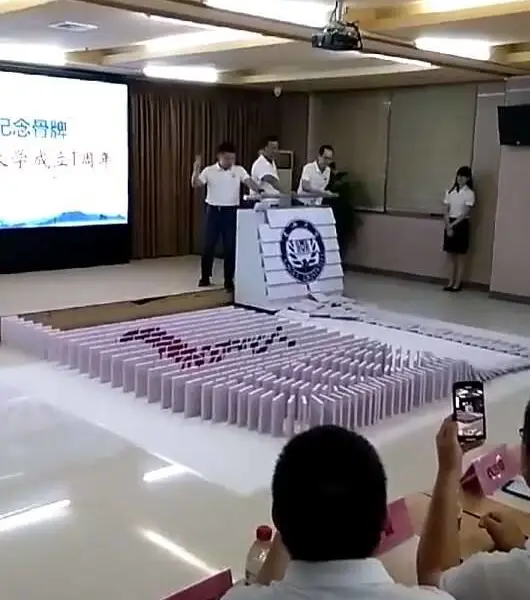 金湾多米诺骨牌特效启动仪式道具租赁泡泡趴泡泡跑租赁