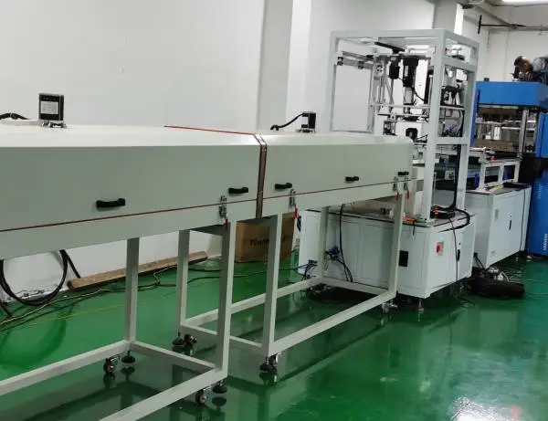 一次性餐具生产设备,高科技新型,绿色无污染,产能高,全自动智能机