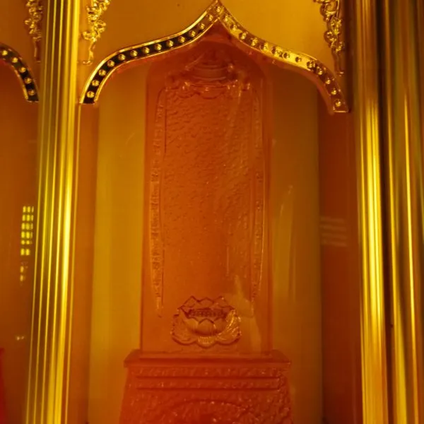 专业长期生产琉璃砖,佛像,万佛龛,光明柱,寺庙智能供灯工程厂家