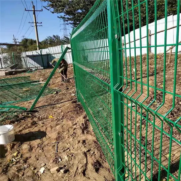 双边铁丝护栏网 工程防护网 金属隔离网浸塑镀锌丝