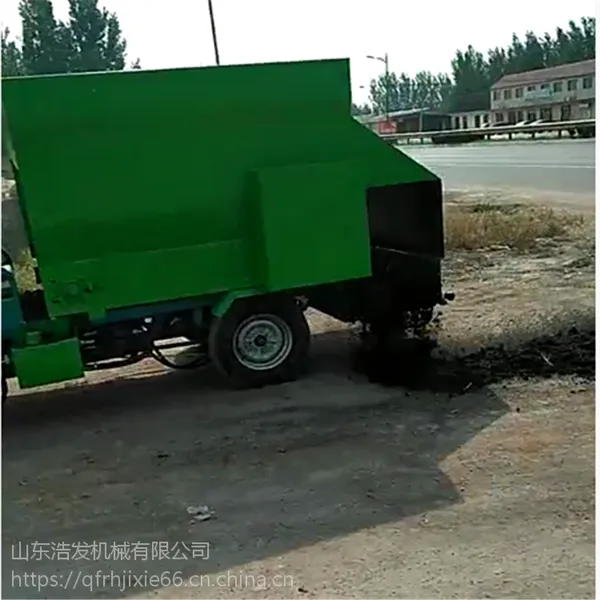 柴油三轮大动力饲料撒料车 纯种德州驴饲料车